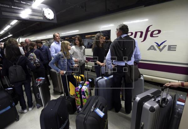 El uso del AVE crece el 4,3 % en enero y el del avión se dispara el 13,9 %