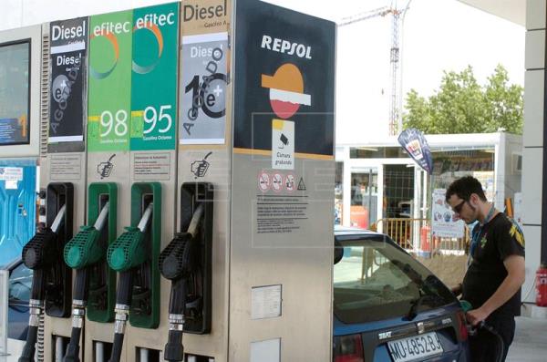 La UCE denuncia que suban los precios de los carburantes antes de vacaciones de Semana Santa