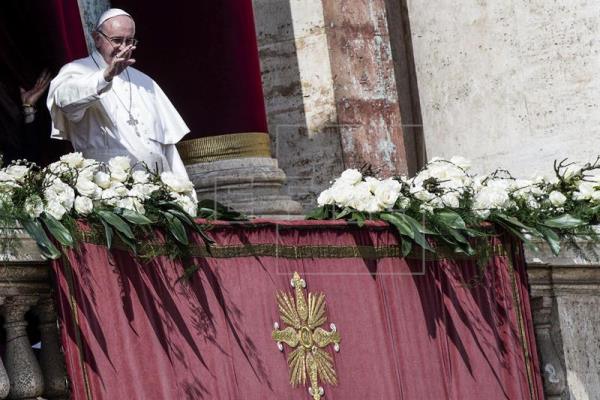 El Papa pide que se detengan quienes siembran el terror, tras el atentado en Lahore