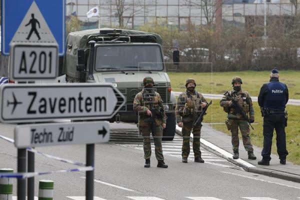 Policías del aeropuerto de Bruselas denuncian fallos de seguridad