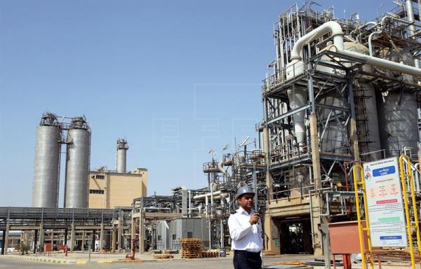 Irán incrementó desde enero la exportación de crudo en 900.000 barriles diarios