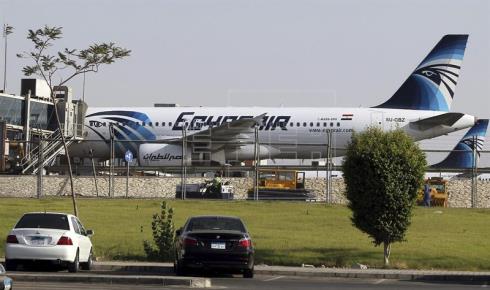 Secuestran un avión de Egyptair y le obligan a aterrizar en Chipre