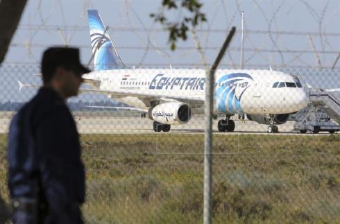 El Gobierno egipcio niega que el secuestrador del avión se llame Ibrahim Samaha