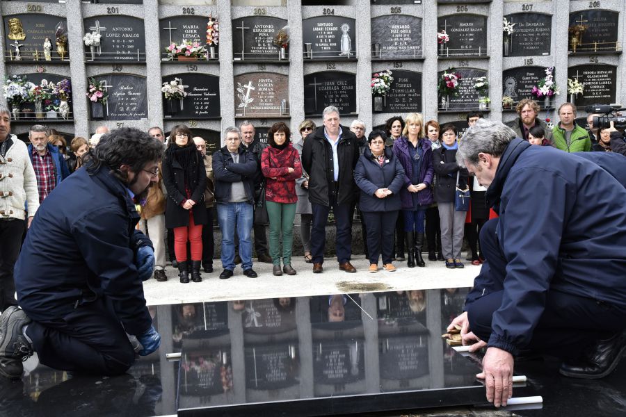 Gobierno y Ayuntamiento de Pamplona asisten a la inhumación de 12 personas muertas en la Guerra Civil 36