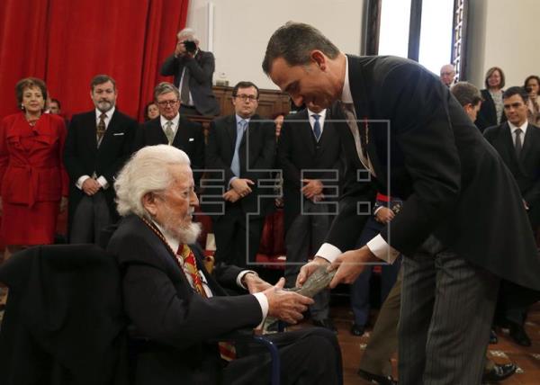 Fernando del Paso recibe el Premio Cervantes de manos de Felipe VI