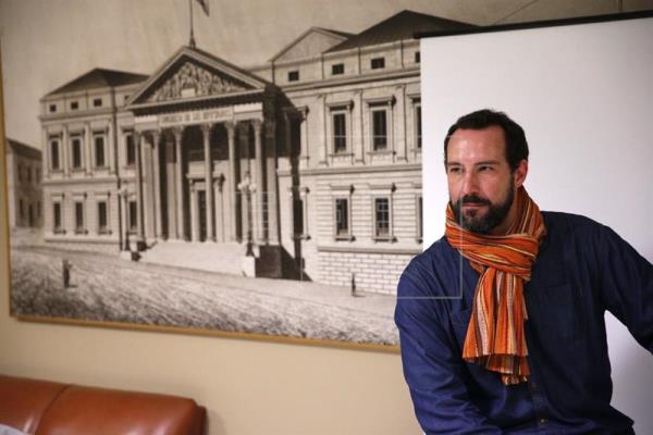 Podemos pide suprimir las tasas a ONG y pymes, pero no a las grandes empresas