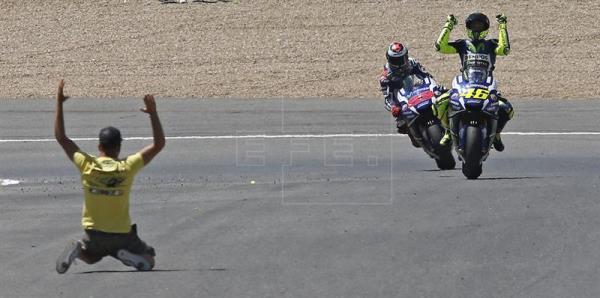 Rossi gana con autoridad a pesar del esfuerzo final de Lorenzo
