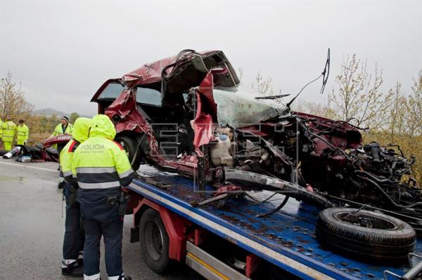 Siete muertos en un choque frontal entre dos vehículos en Pont de Molins (Gerona)