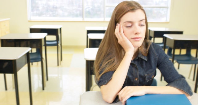 Adolescentes, “cortos de sueño”