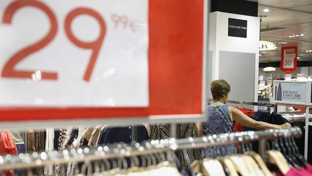 La moda se apunta en masa a descuentos ante la caída de ventas del 10 % en marzo
