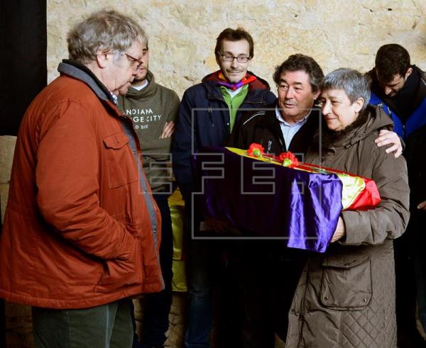 Lluvia y recuerdos ante las fosas sin nombre de penal de Valdenoceda (Burgos)