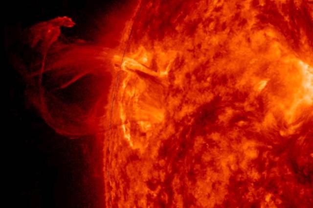 La NASA capta una erupción solar cinco veces el tamaño de la Tierra