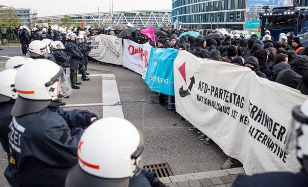 El Populista AfD abre su congreso en Alemania entre la euforia y conatos de bloqueo