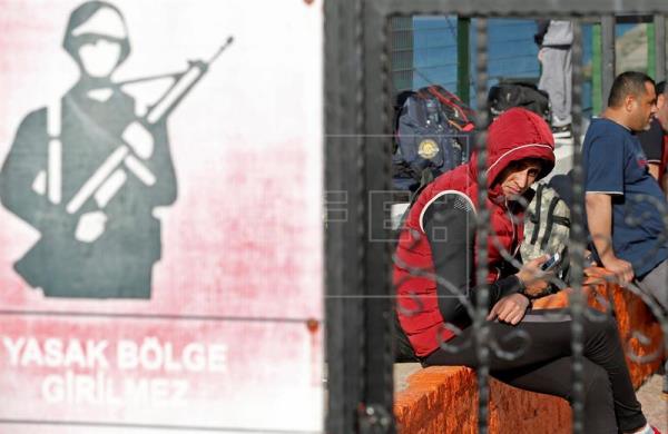 La CE sugiere crear una agencia europea que reparta refugiados entre países