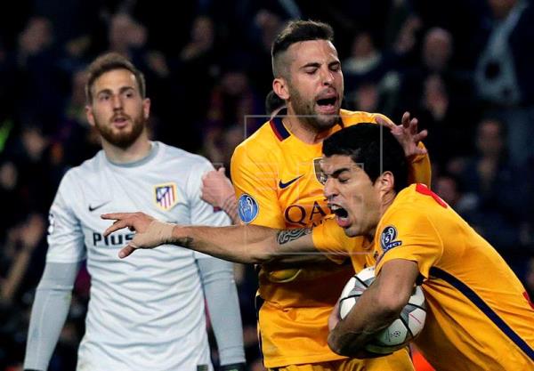 2-1. Un doblete de Suárez lo deja todo abierto para la vuelta
