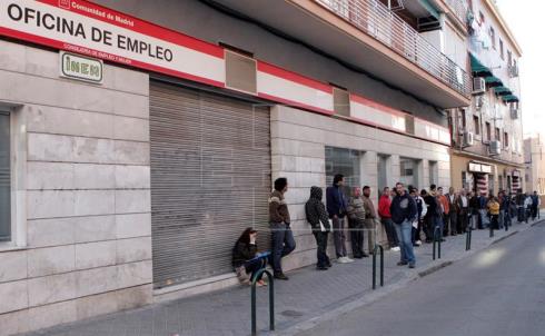 El paro baja en marzo en 58.216 personas en España, un 1,4%