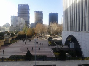 plaza central zona Azca.