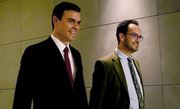 El PSOE anuncia el inicio de reuniones a tres y no descarta que Sánchez acuda