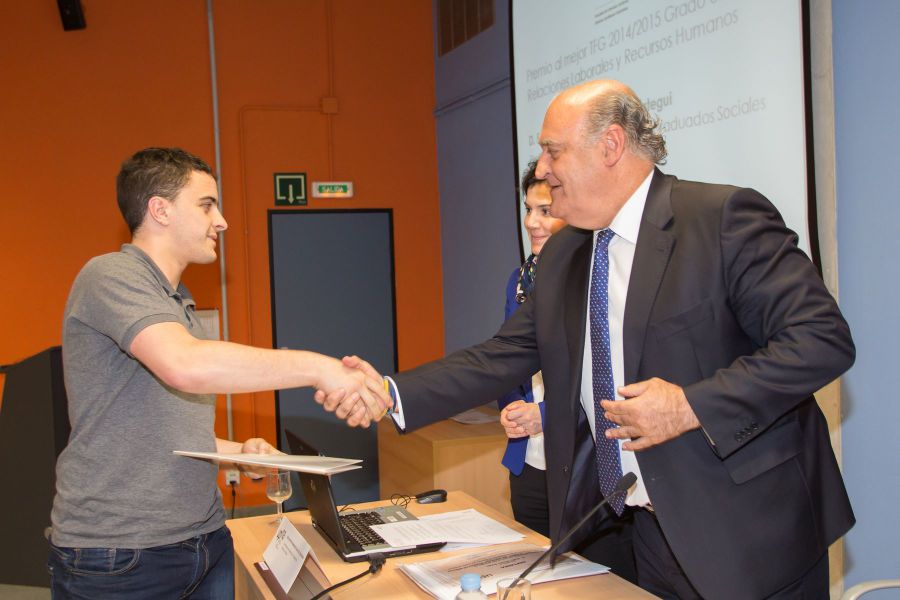 Alain Simón Sotés gana el IV Premio Clarín de Noticias Jurídicas Breves de UPNA