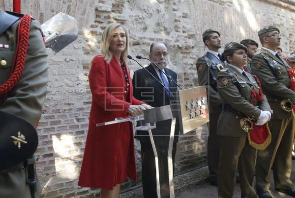 Cifuentes pide a Sánchez que recapacite porque los españoles no quieren vetos