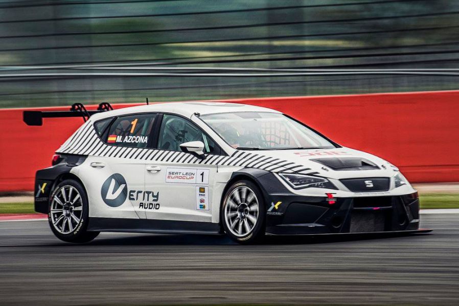 Azcona líder, después de su segundo puesto en SIlverstone