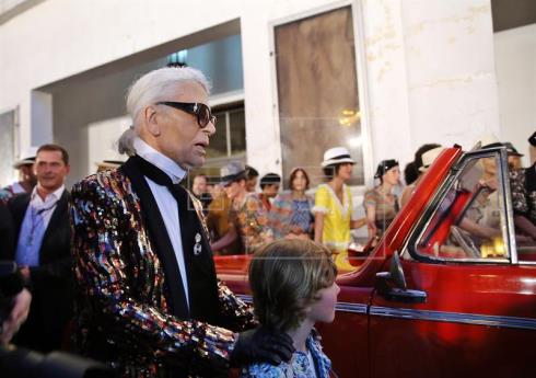 Lagerfeld, con el glamour del sello Chanel, por primera vez en Cuba