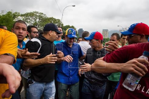 Los opositores piden referendo en Venezuela para la salida de Maduro