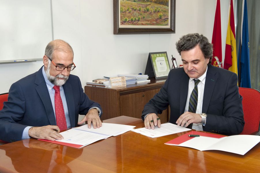 Salud y el Colegio de Médicos fomentarán la participación de los profesionales en la gestión sanitaria