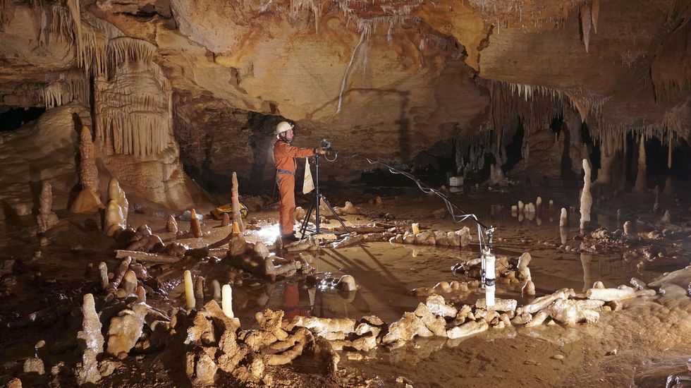 Los primeros neandertales ya exploraban el subsuelo y controlaban el fuego