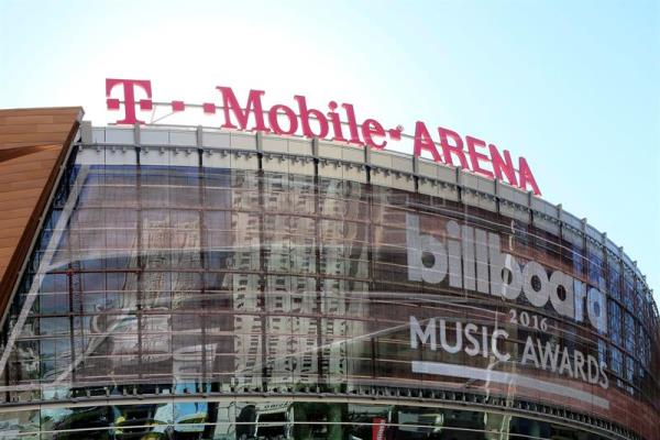 Madonna y Celine Dion ponen la emoción a unos Billboard dominados por Adele
