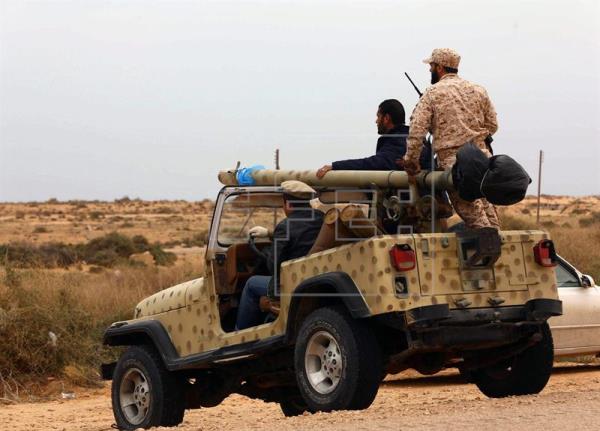 La alianza libia avanza por el oeste hacia Sirte en un intento por cercar al EI