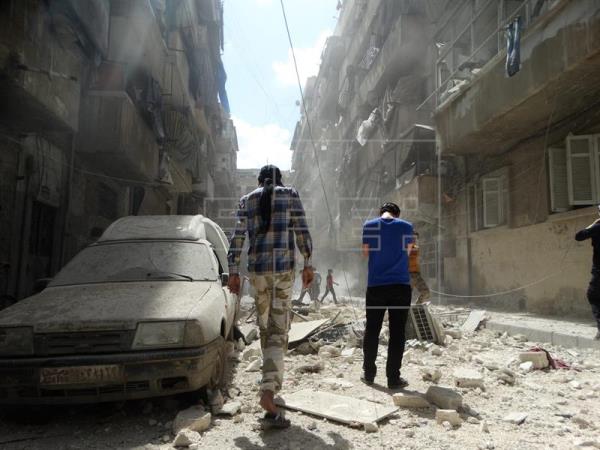 Mueren 18 personas en bombardeos y por una explosión en el norte de Siria