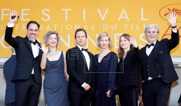 La alemana «Toni Erdmann» arranca carcajadas y una ovación en Cannes