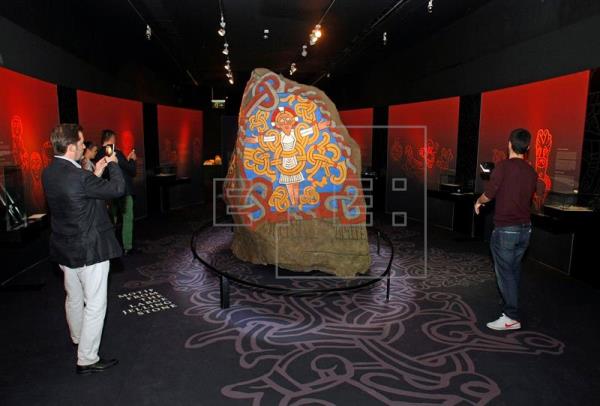Réplica de la piedra de Jelling y otros objetos descubren a los vikingos en Alicante