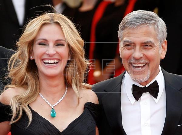 La sonrisa de Julia Roberts ilumina la alfombra roja de Cannes