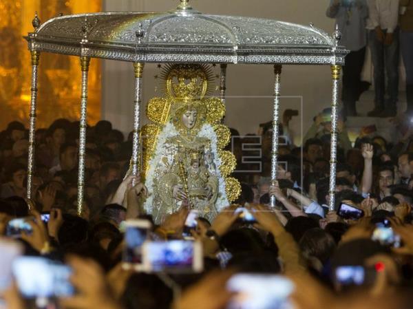Los almonteños saltaron la reja a las 3:02, dando comienzo a la procesión de la Virgen