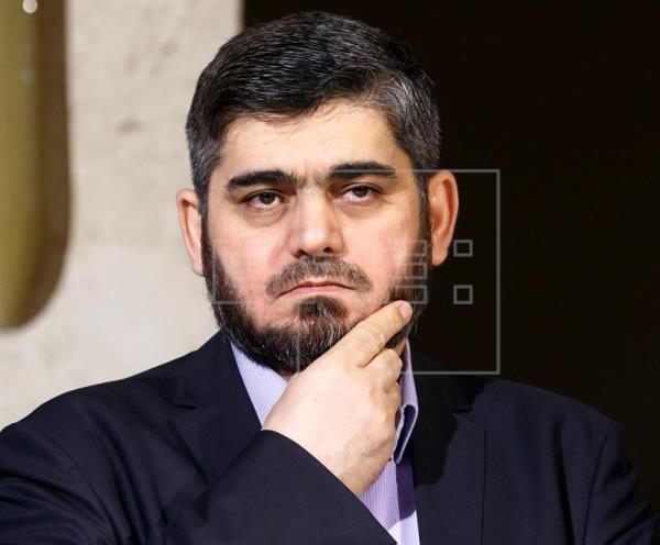 Dimite el jefe negociador de la oposición siria
