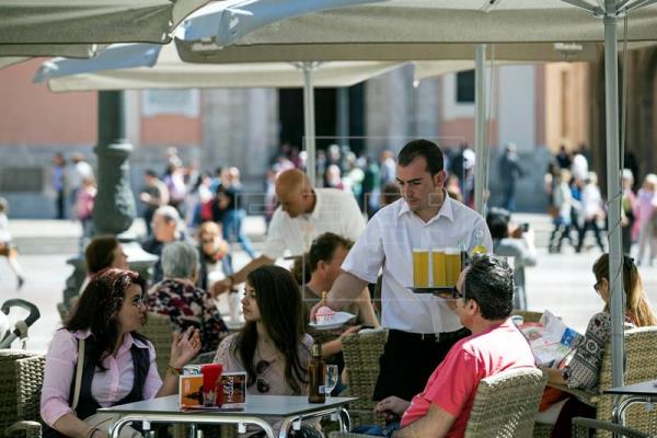 Los servicios de mercado en España suben el 0,7 % eliminando «efectos estacionales»