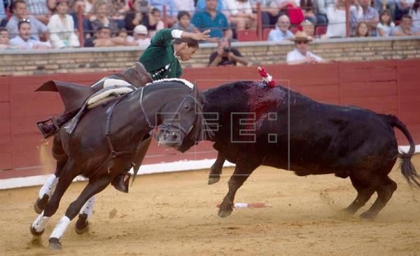 Hermoso de Mendoza y Manuel Manzanares salen a hombros de la plaza de Córdoba