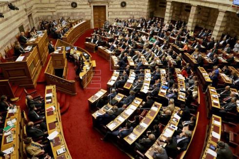 Grecia aprueba nuevas reformas para recibir el primer tramo del tercer rescate