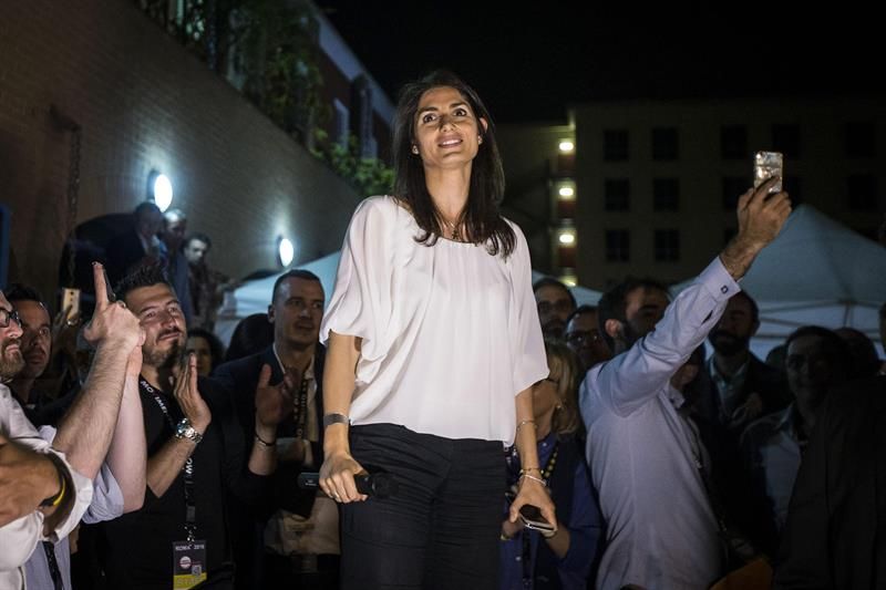 El M5S conquista Roma y Turín y asesta un duro revés a Renzi