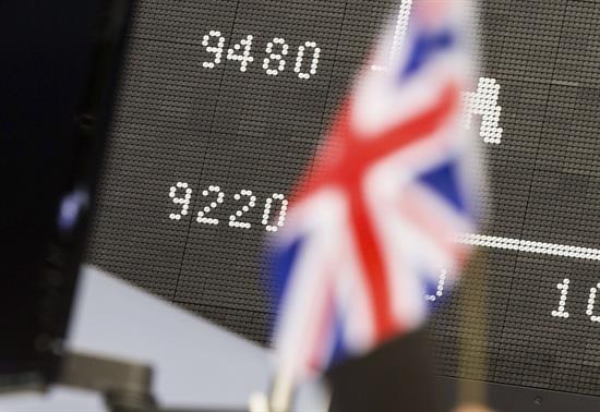 Las Bolsas europeas mantienen fuertes pérdidas por el 