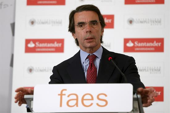 Aznar pide que el 26J no impida ver el bosque y reclama firmeza contra el populismo