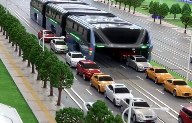 El autobús chino que se eleva sobre los atascos