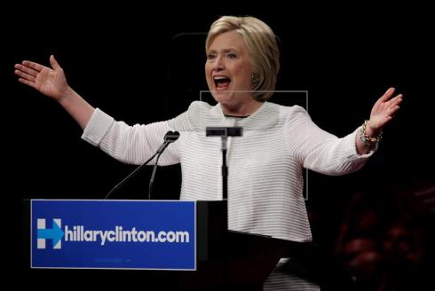 El FBI da por cerrado el escándalo de los correos electrónicos que lastró a Clinton e impulsó a Trump