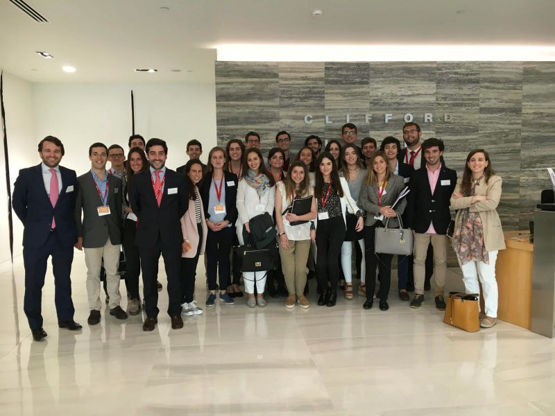 23 alumnos de la Universidad de Navarra participan en Londres en un programa sobre Derecho de los negocios
