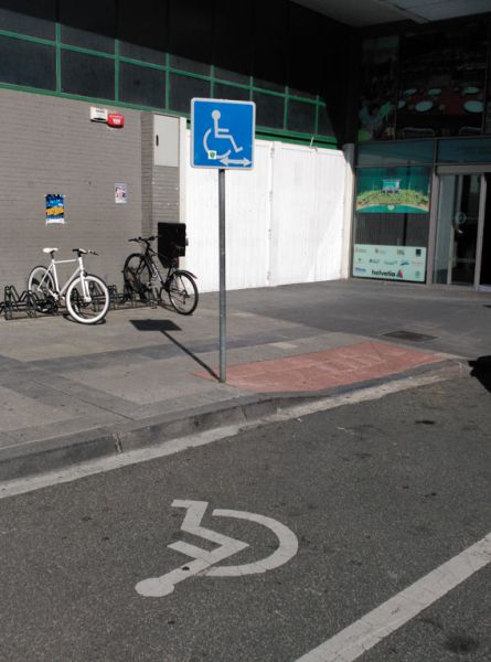 Policía Municipal pone en marcha un operativo de control de las tarjetas de estacionamiento concedidas a las personas con discapacidad para evitar usos fraudulentos