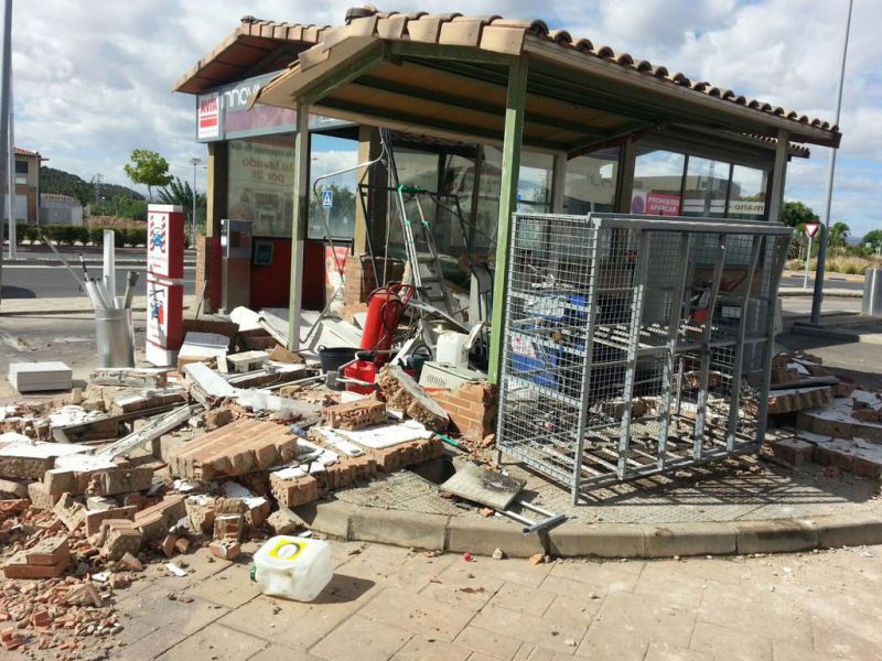 Una fuerte explosión destruye parte de una gasolinera en Tudela