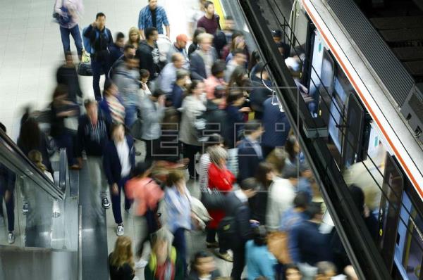 Los Tedax detonan una maleta sospechosa encontrada en la Línea 6 del Metro de Madrid
