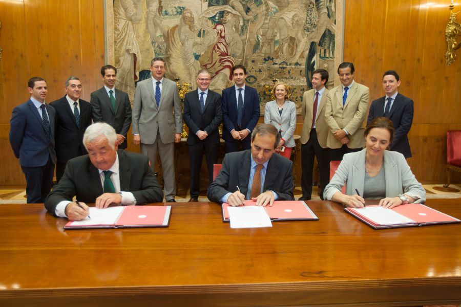 La Universidad de Navarra renueva el convenio de colaboración con Caja Rural